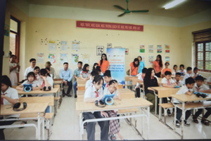 Học sinh Trường TH&amp;THCS được tặng thư viên Hy Vọng